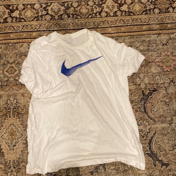 Nike tee - Picture 1 of 2